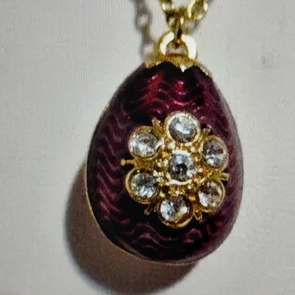 Avon Golden Egg Necklace and Earring Gift Set - Picture 1 of 7